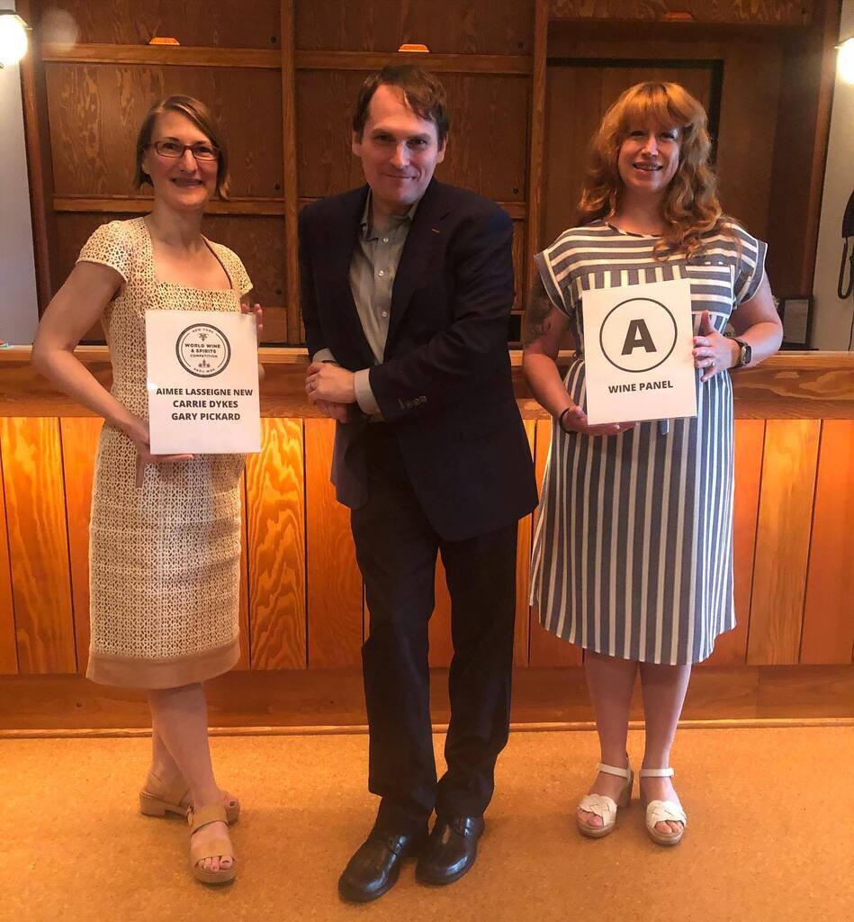 GaryElixirs's tweet photo. the #wine dream team back together again and judging for @nywscomp today. always a pleasure working with @vendedoradevino &amp; @lilmarzipan and working for @thetastingalliance.

#thetastingalliance #newyorkworldwineandspiritscompetition #wines #winejudge #w… https://t.co/2q0RUevX9u https://t.co/ppTrBmk4rX