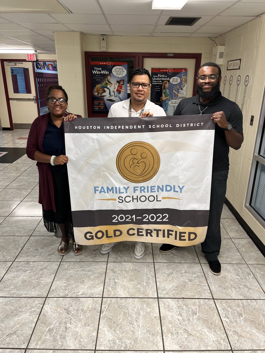 Thank you Mr. Powell @HISDFACE for delivering our 2021-2022 Family Friendly School banner @mcreynoldsbear1... on to the next one! 📈#platinum