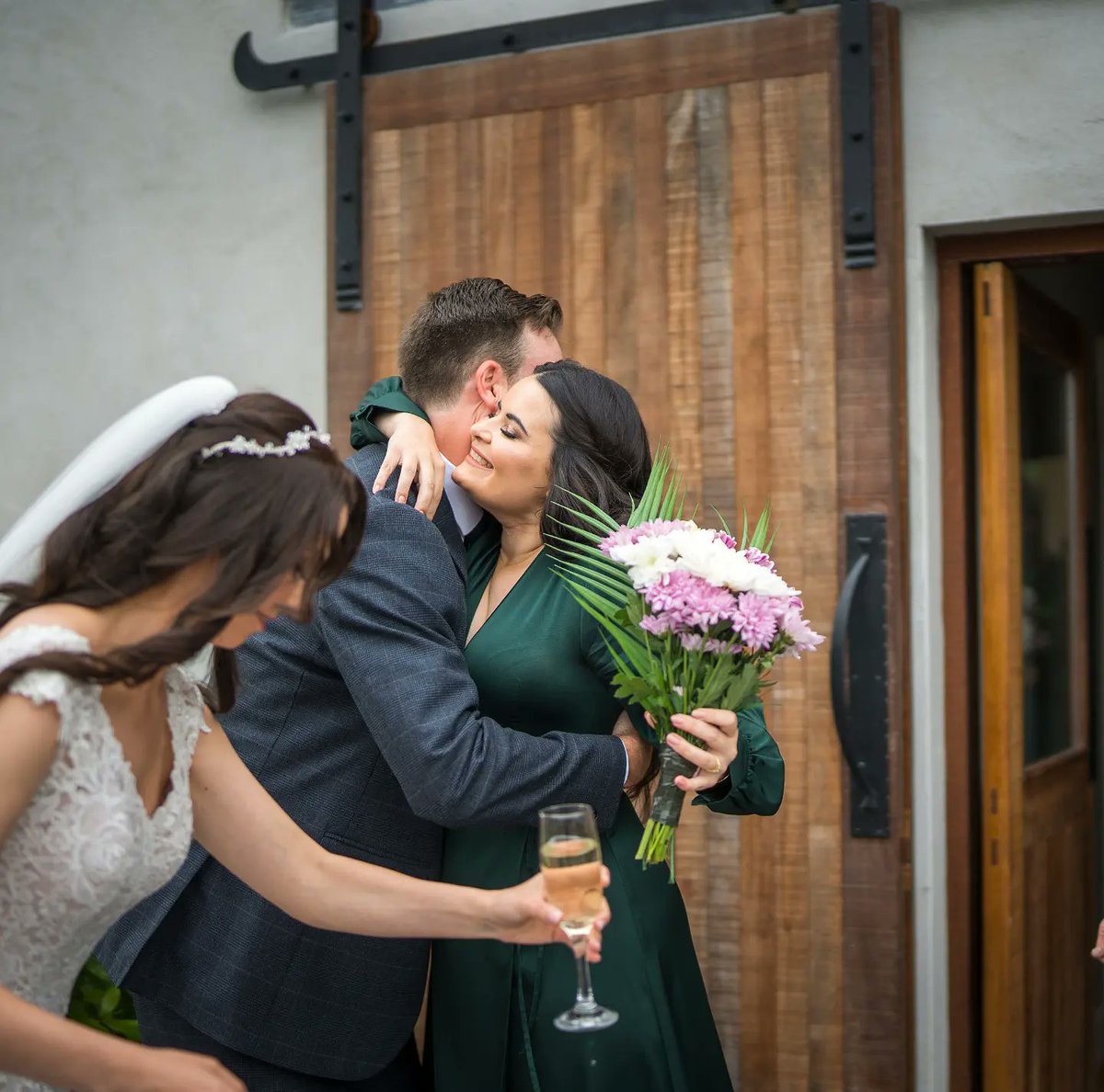 prettyprovoking's tweet photo. Our besties got married and it was glorious! @GuinnessIreland, I have your poster girl right here 💚 https://t.co/hg2Y1a8rHa