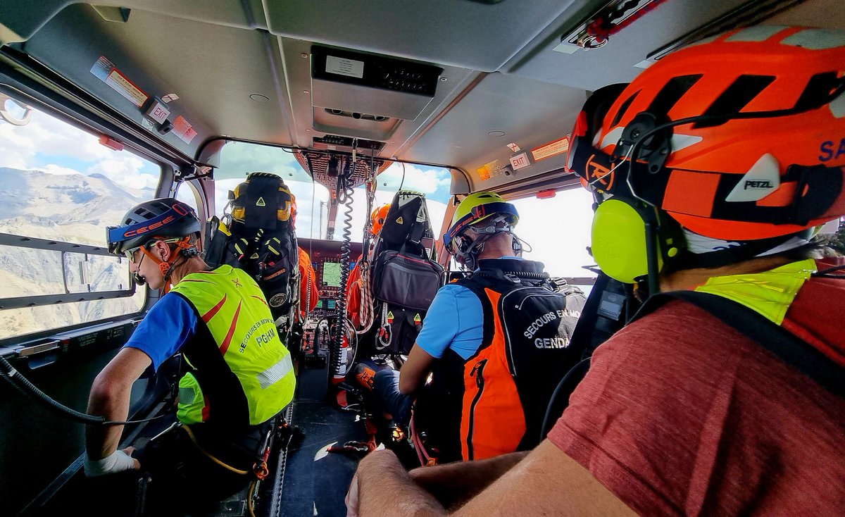 DenisMasliah's tweet photo. De retour de deux jours de reportage aux côtés du secours en montagne #Isère à bord de la nouvelle machine de la @SecCivileFrance #H145D3 @PGHM__ #Samu38
Riche et intense...
A venir sur @LeDL_Grenoble
@ledauphine https://t.co/PRE70ZePK4