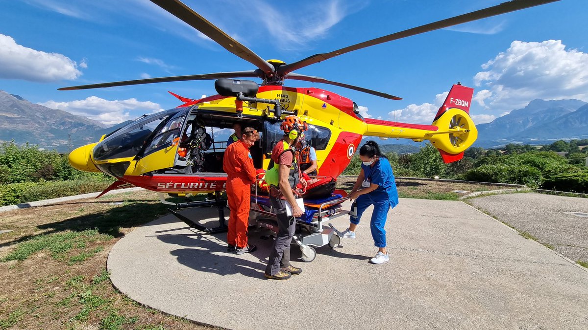DenisMasliah's tweet photo. De retour de deux jours de reportage aux côtés du secours en montagne #Isère à bord de la nouvelle machine de la @SecCivileFrance #H145D3 @PGHM__ #Samu38
Riche et intense...
A venir sur @LeDL_Grenoble
@ledauphine https://t.co/PRE70ZePK4