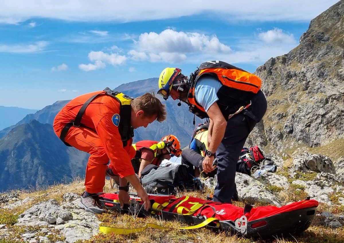 DenisMasliah's tweet photo. De retour de deux jours de reportage aux côtés du secours en montagne #Isère à bord de la nouvelle machine de la @SecCivileFrance #H145D3 @PGHM__ #Samu38
Riche et intense...
A venir sur @LeDL_Grenoble
@ledauphine https://t.co/PRE70ZePK4