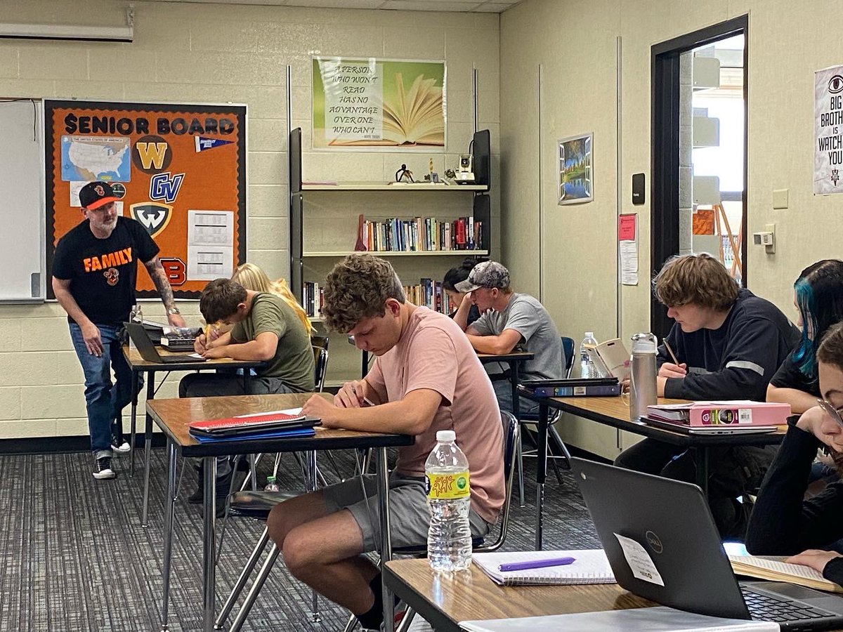 MrOstranderBHS's tweet photo. Watched two of our new hires in action today—man, did we hit the jackpot! We love adding relationship-experts to our Black Knight family! #EveryKnightMatters #BNextLevel https://t.co/cfYsVwNbpg
