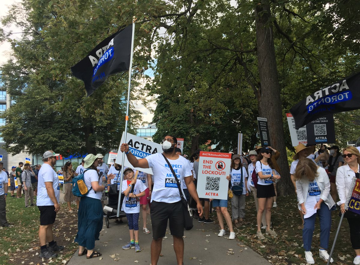 socialist_ca's tweet photo. #Solidarity with Alliance of Canadian Cinema, Television and Radio Artists (ACTRA) workers who held a rally in front of @cossette  Communications in Toronto, one of the commercials ad companies that has locked out these unionized actors.

#Union #workerpower #ACTRATakesAction https://t.co/jhL0kbzjJT