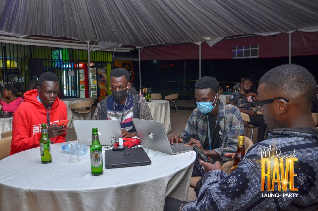 SemugabihJR's tweet photo. Ayaaaaaa
#Court8MidweekRave  #Ractive  @COURT8official https://t.co/YXCHoMG0KX