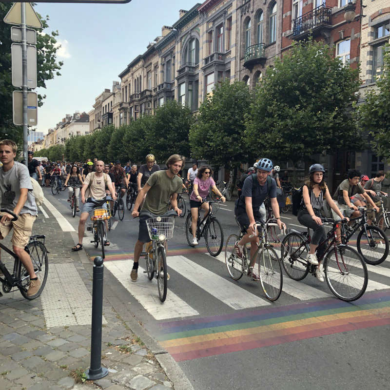 europa_blog's tweet photo. Der lange Atem der Fahrradaktivisten zahlt sich endlich aus: 

Brüssel macht Ernst mit der Verkehrswende. 

👉 https://t.co/qvShjYfgiN 

@criticalmassZH @FlandernBelgien @LostinEU @j_klute @gabieuropa @AnnaSchroedr @anna_cavazzini @jonworth @EvrimCamuz @k_langensiepen https://t.co/A6LkRlG6Gc