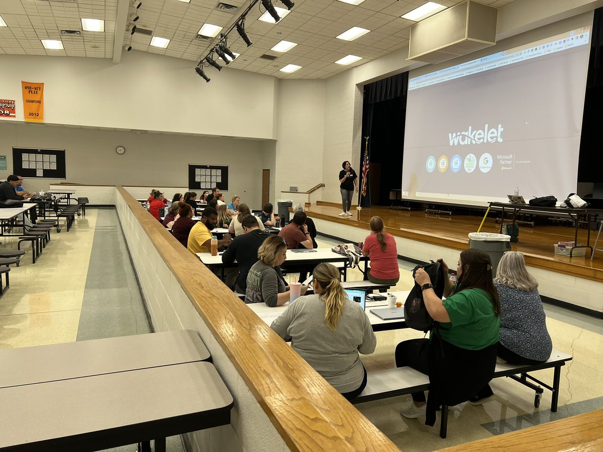 FerrisEdTech's tweet photo. Thank you @ferrisisdjh for inviting @TxTechChick to campus to share @wakelet #wakeletwave #ferrisisfamily https://t.co/AurEo5rwzg