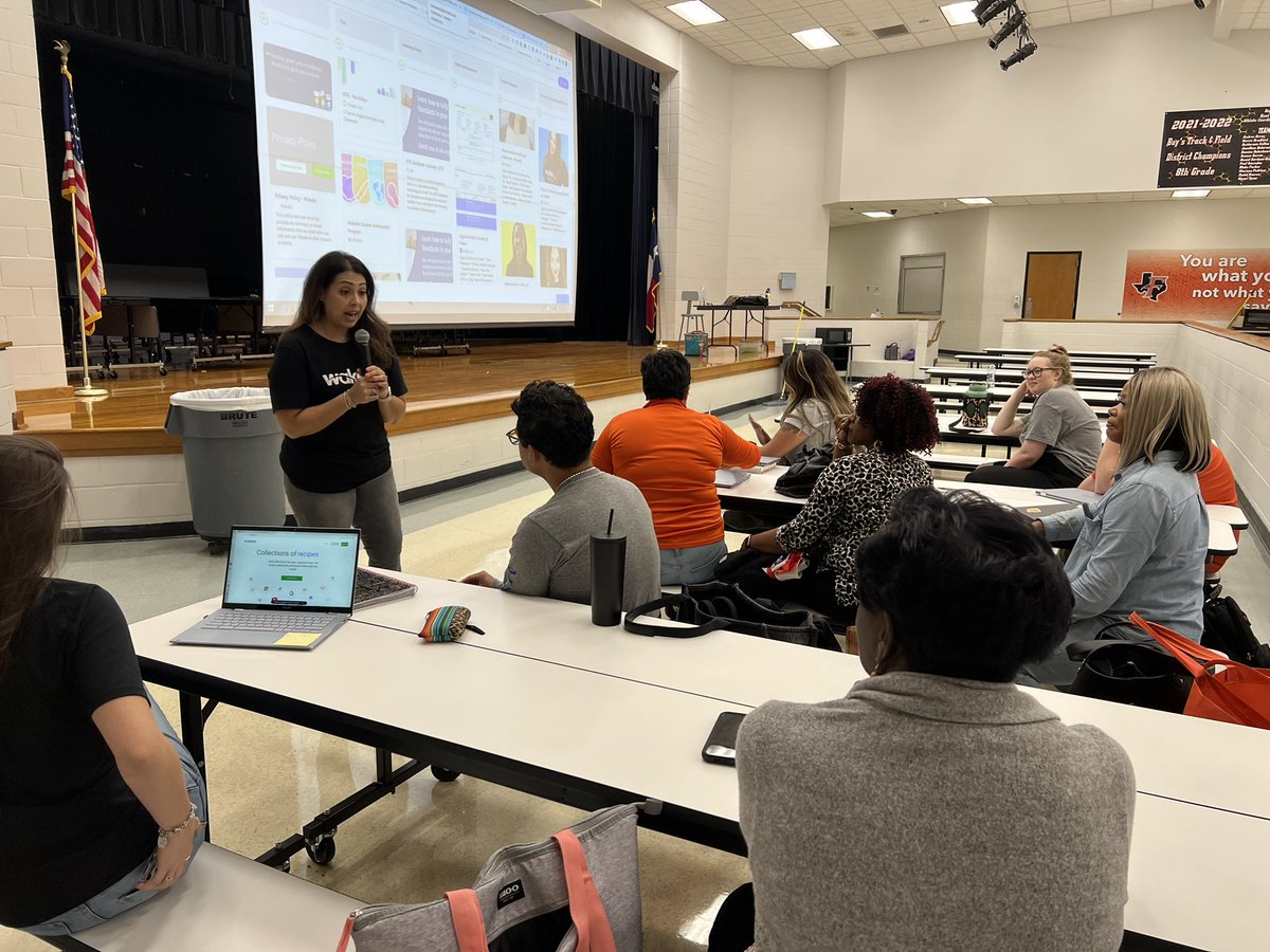 FerrisEdTech's tweet photo. Thank you @ferrisisdjh for inviting @TxTechChick to campus to share @wakelet #wakeletwave #ferrisisfamily https://t.co/AurEo5rwzg