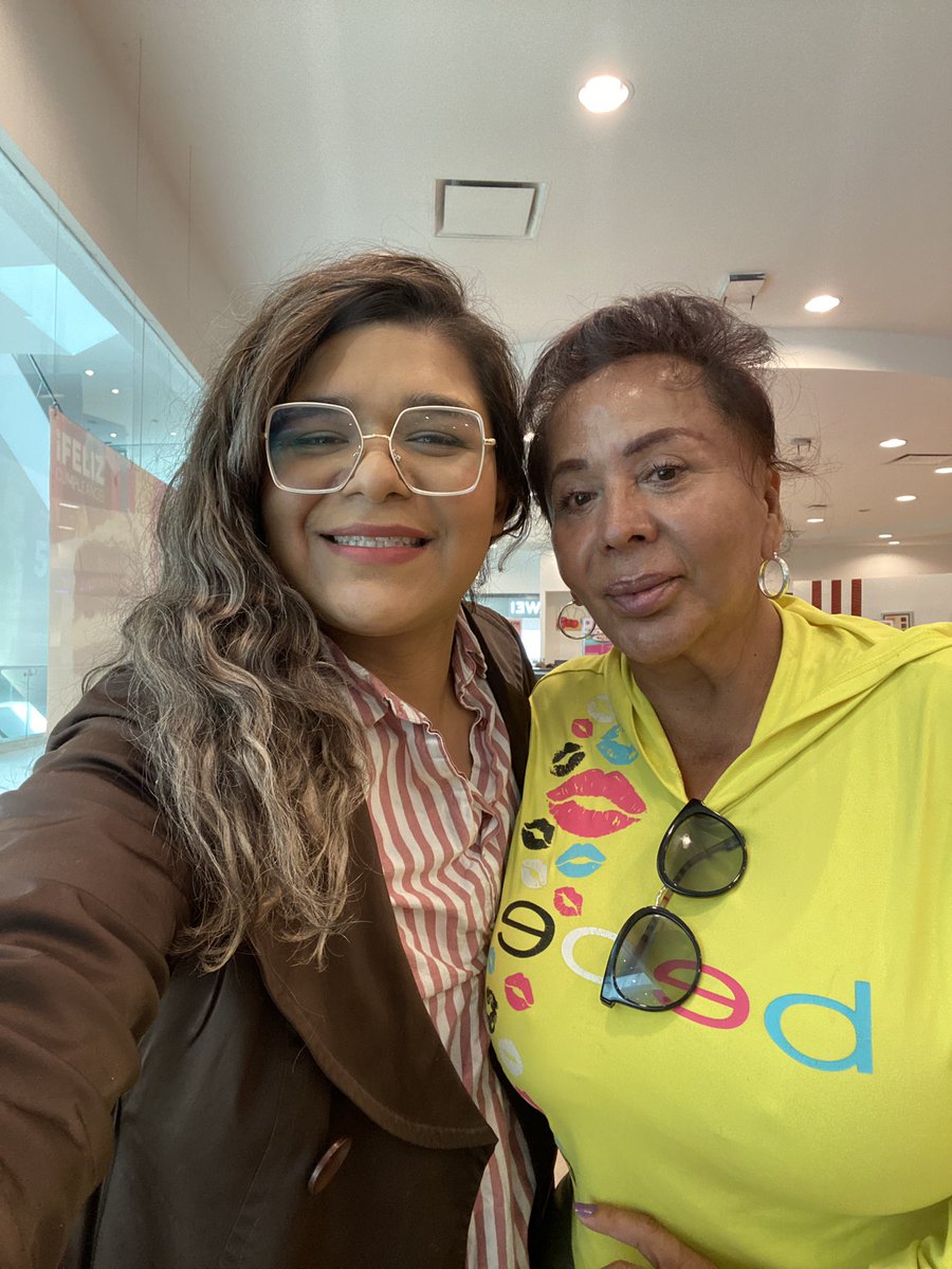 JessicaMarjane's tweet photo. Ella migró por el peligro a otro país. Hoy la vi en y agradezco a su lucha como de muchas mujeres trans que han enfrentado tanta violencia, han tenido que huir pero su resistencia es buscar y crear mejores condiciones de vida. Gracias Liza y seguimos tejiendo #HistoriaTrans https://t.co/hEAZQWd1LQ