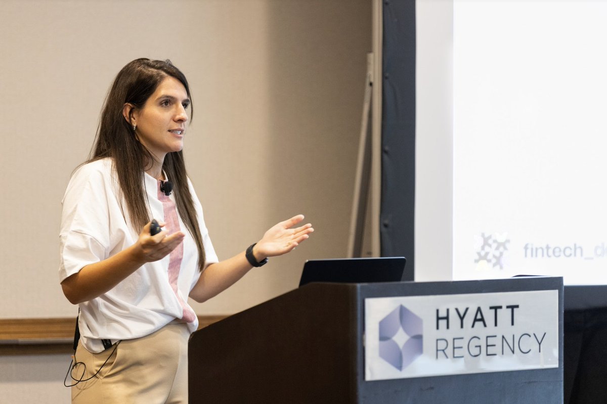 fintechdevcon's tweet photo. 🏆Superb talk from Yasamin sharing the many challenges of rapidly scaling a #product team. We loved hearing about your experiences! @CodatData https://t.co/kL0tW7QkKt