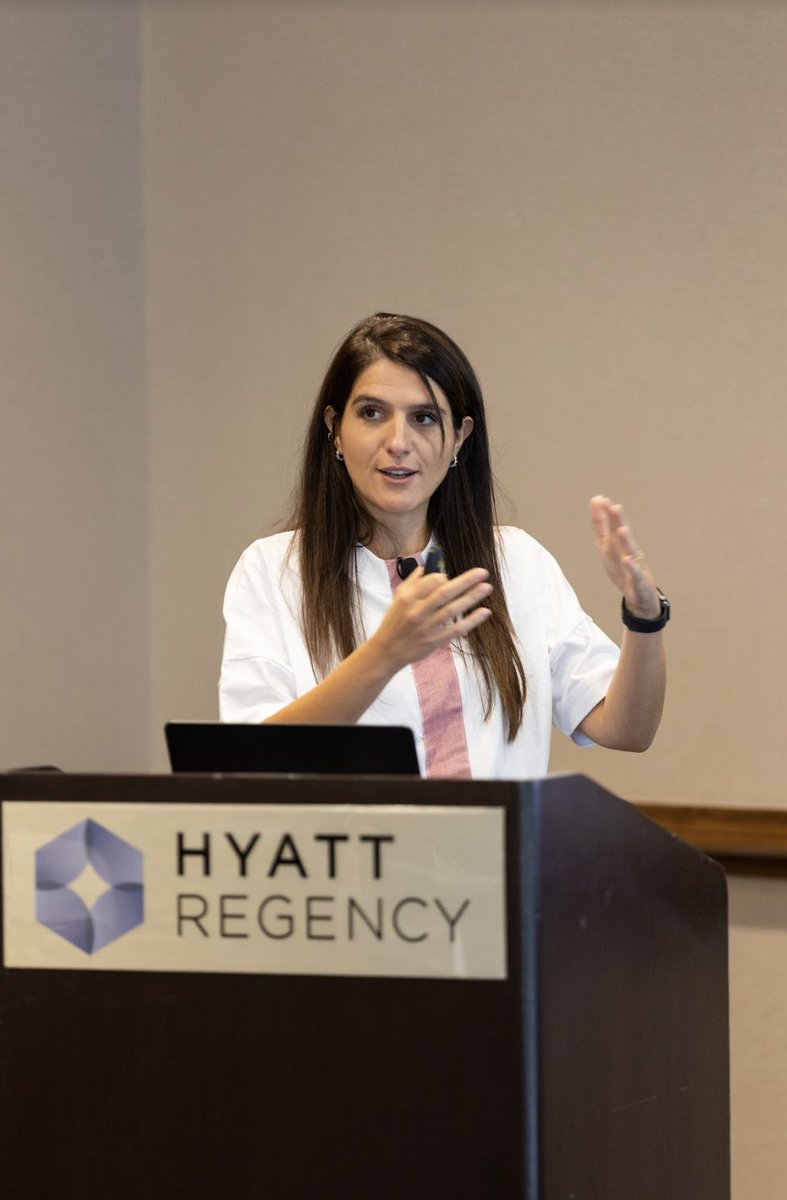 fintechdevcon's tweet photo. 🏆Superb talk from Yasamin sharing the many challenges of rapidly scaling a #product team. We loved hearing about your experiences! @CodatData https://t.co/kL0tW7QkKt