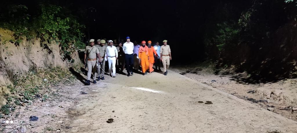 shravastipolice's tweet photo. #Shravastipolice
#digdevipatan श्री उपेंद्र अग्रवाल द्वारा थाना सिरसिया क्षेत्रांतर्गत विभूति नाथ मंदिर पर कजरी तीज के अवसर पर लगने वाले मेला स्थल का किया गया निरीक्षण।
इस दौरान पुलिस अधीक्षक श्री अरविंद कुमार मौर्य, #ASP @KCGoswami1 सहित अधिकारी/कर्मचारी गण उपस्थित रहे। https://t.co/a5nacCI25i