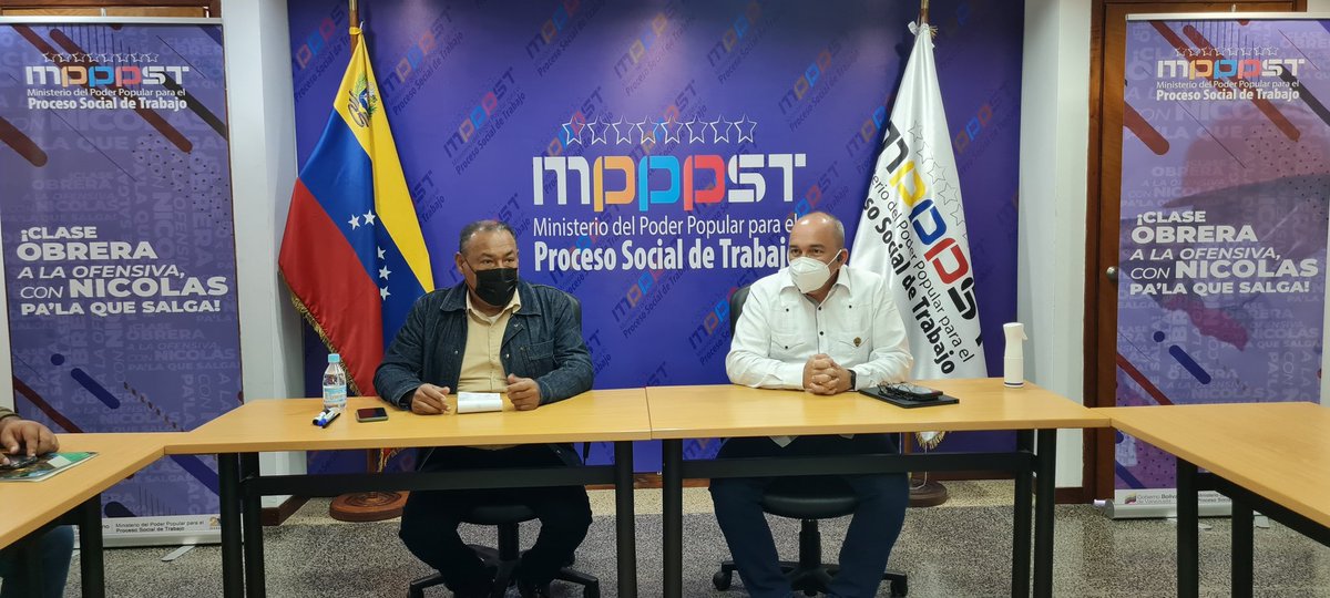 torrealbaf's tweet photo. #24Ago | Desde el @MinTrabajoVE nos reunimos con la Federación Nacional de Trabajador@s del Sector Público FENTRASEP, revisando las ideas para la construcción de acuerdos sobre aspectos medulares de este importante sector. 

#VenezuelaEnCrecimiento @NicolasMaduro https://t.co/5nBPHMtyWg