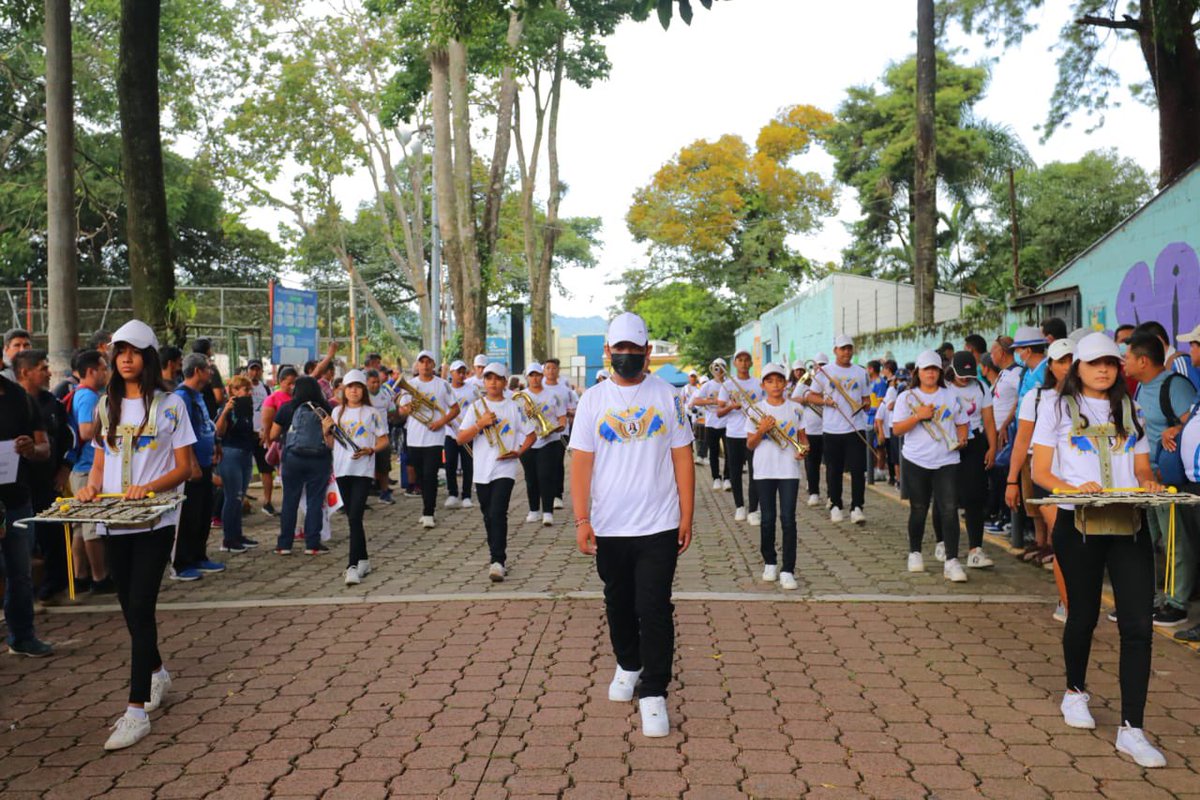 El parque El Cafetalón es la sede de los Juegos Magisteriales del Departamento de #LaLibertad. 🤩

Hoy hemos recibido más de 300 personas que estarán participando en las 6 disciplinas deportivas: Fútbol, sóftbol, baloncesto, natación, atletismo y balonmano.🤩👏🏼