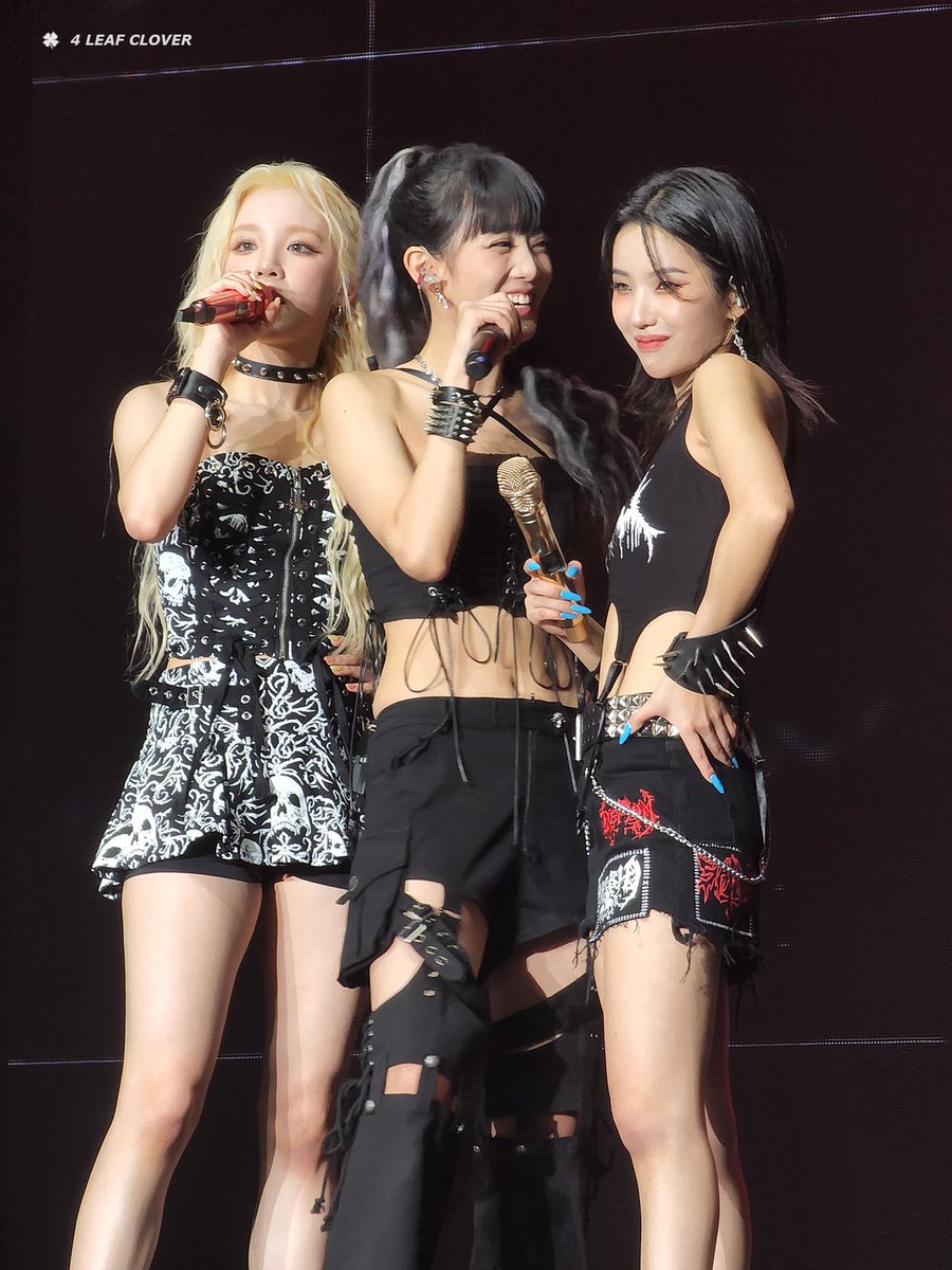 สุมหัวแกล้งเพื่อน ไม่เกินจริง! (~ ¯▽¯) ~

#มินนี่ #MINNIE #민니 #YUQI #우기
#SOYEON #소연 #전소연
#G_I_DLE  #GIDLE 
#여자아이들 
#GIDLE_JUSTMEIDLE_inBKK