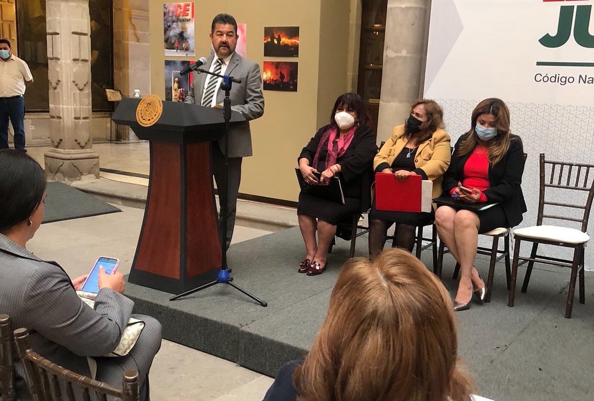 yoladelatorre's tweet photo. #PrimerPanel denominado “Aplicación del nuevo CNPCyF y la práctica forense” donde participaron Presidentas y Presidentes de 9 Colegios y Barras de abogados del Estado de Durango.
@GPPRIDiputados https://t.co/ziIDV3V2iQ