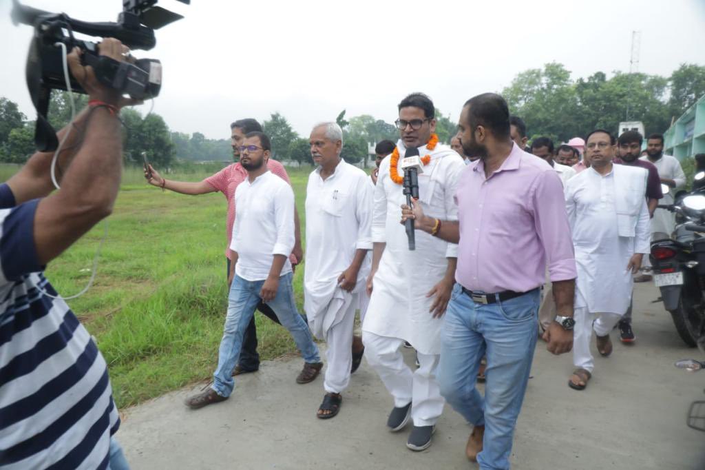 jansuraajonline's tweet photo. झंझारपुर, मधुबनी में स्थानीय जन प्रतिनिधियों, शिक्षकों और समाज के प्रबुद्ध लोगों के साथ बिहार में जन सुराज के जरिए एक नई राजनीतिक व्यवस्था बनाने के प्रयास पर विस्तृत चर्चा। https://t.co/YsoWnZPxrM