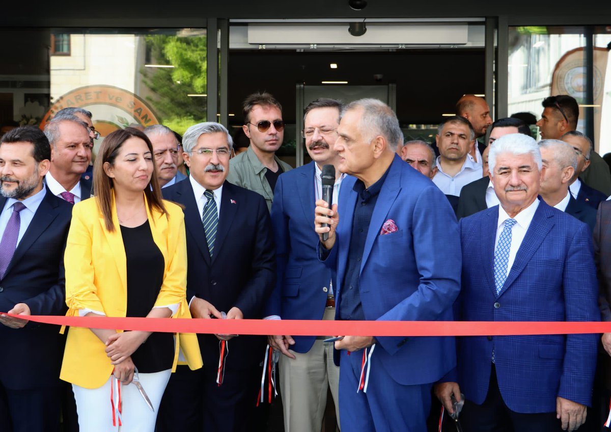 ÜYELERİMİZDEN ALDIĞIMIZ GÜÇLE YENİ HİZMET BİNAMIZIN AÇILIŞINI⤵️ 
<a href="/TOBBiletisim/">TOBB</a> Bşk. Sn.<a href="/RHisarciklioglu/">Rifat Hisarcıklıoğlu</a>, 
Hatay Milletvekilleri
📌Sn.<a href="/HBTurkoglu/">Hacı Bayram TÜRKOĞLU</a>
📌Sn.<a href="/HuseyinYayman/">Hüseyin Yayman🇹🇷</a> 
📌Sn.<a href="/Sabahatozgursoy/">Av.Sabahat ÖZGÜRSOY 🇹🇷</a>, değerli protokol ve üyelerimizin yoğun katılımı ile gerçekleştirdik.Hayırlı olsun👏👏