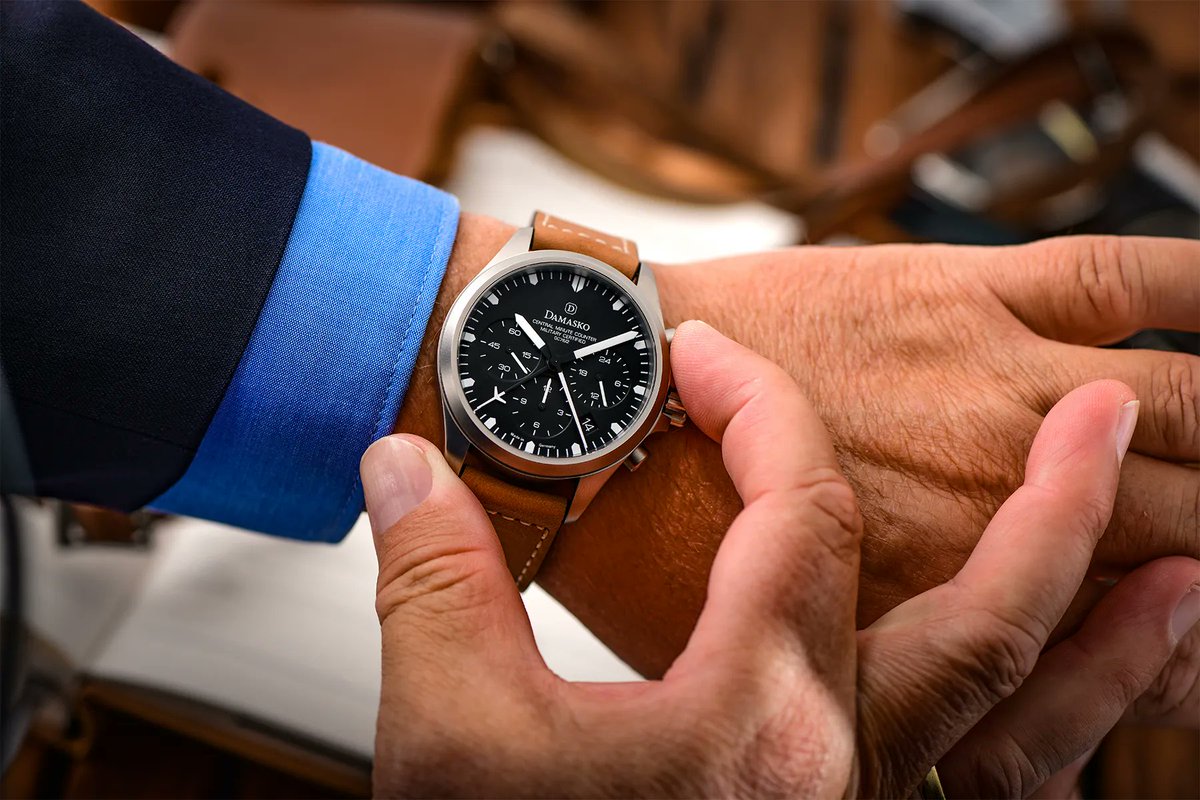 DAMASKO_watches's tweet photo. The DC76/2 is the perfect eye-catcher at any time. Whether elegant, classic or sporty. With this timepiece you always have the right companion. The filigree dial gives the model a modern and innovative character.
#damasko #damaskowatches #watches #dc7X #wristshot #findyourdamasko https://t.co/sNzyc0eo5Z
