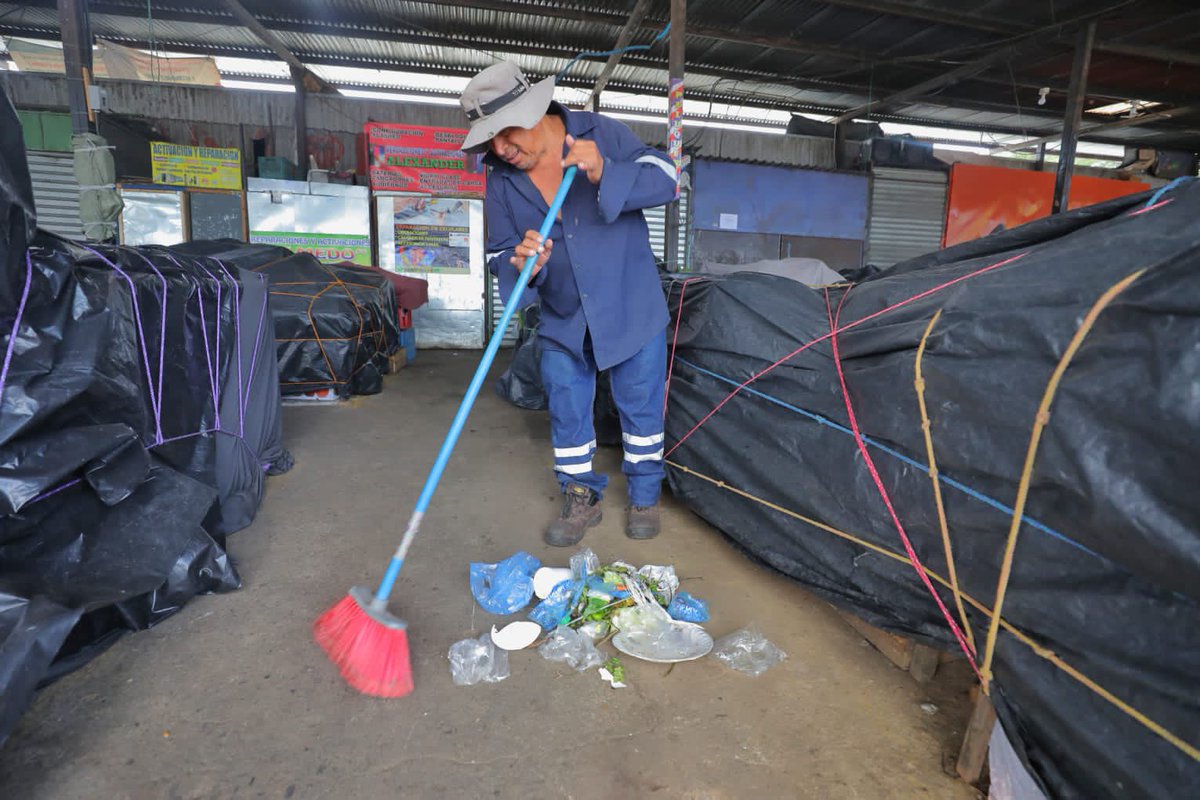 Recuerda que hoy estamos realizando una jornada de limpieza en el Mercado Central de Santa Tecla, por lo que está cerrado al público.

Queremos garantizar la salud y comodidad de los comerciantes y compradores.🙌🏻