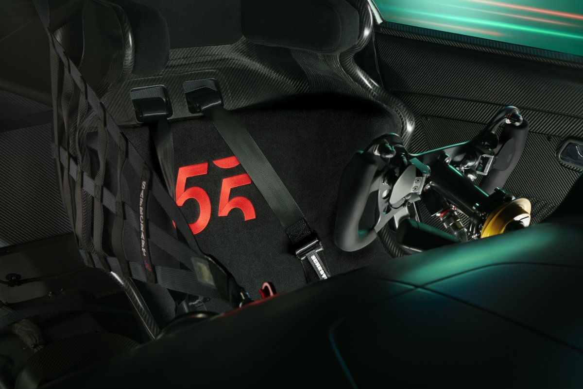MercedesBenzIre's tweet photo. For its 55th anniversary, @MercedesAMG presents a highly exclusive race car, the @MercedesAMG GT3 EDITION 55. Only five units of the special series will be hand-built at Affalterbach. #MercedesAMG #AMG #55YearsOfAMG
https://t.co/xoT2skzFwV https://t.co/bSjG5yMUcv