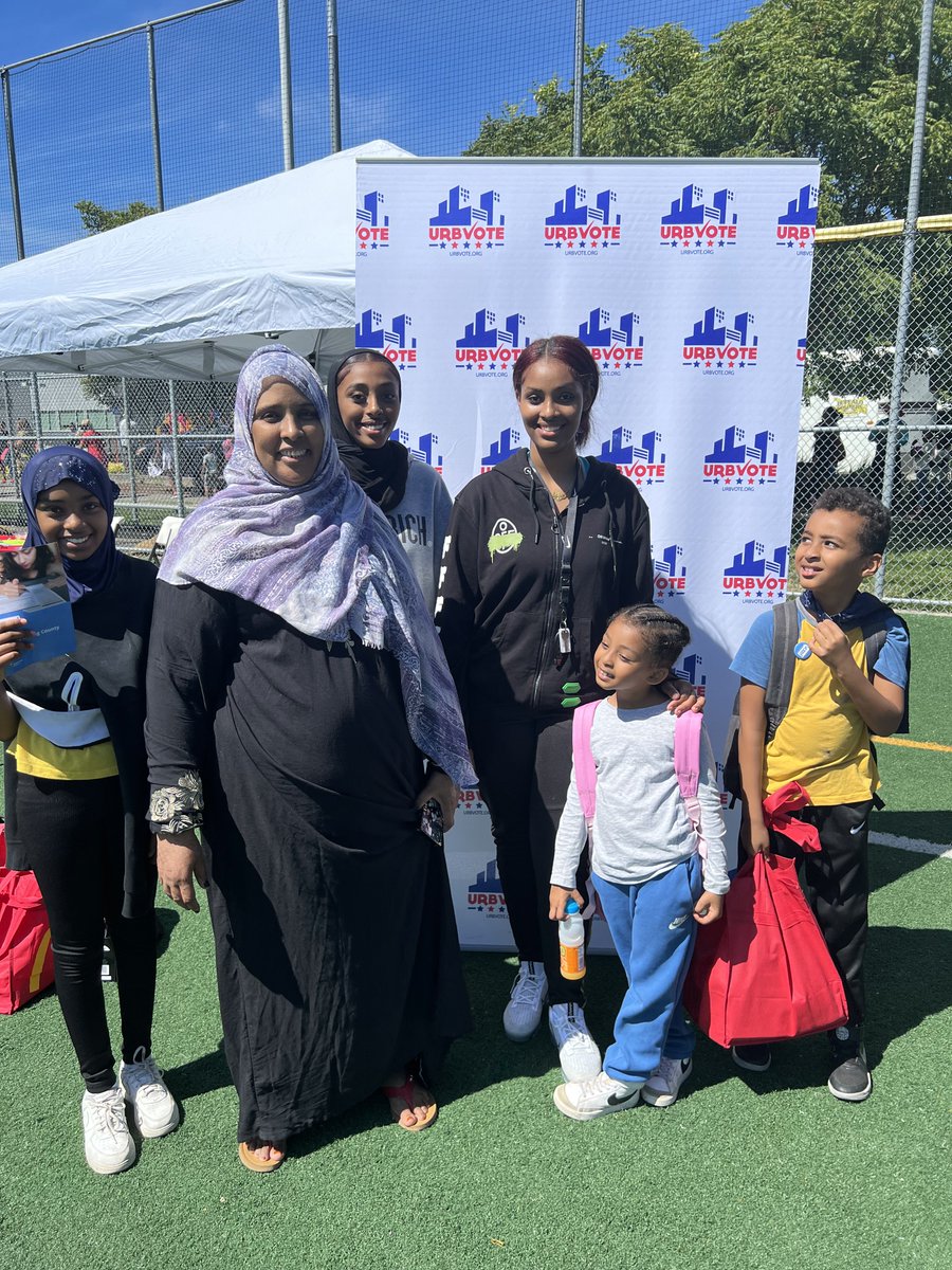 URBVOTE's tweet photo. On Sunday, August 21st, UrbVote was invited out to the 2022 Back to School Giveaway,  located at the Rainer Vista Boys and Girls Club. https://t.co/NdVTSACDB6
