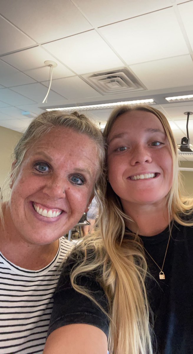 USFCougarsSB's tweet photo. HAPPY FIRST DAY OF SCHOOL @USiouxFalls!!!
#PicsWithAProf is back! Our kids are so lucky to have amazing professors who genuinely care about their successes in the classroom! Check out our ⭐️ professors throughout day one of classes!!! https://t.co/mSjXi2YvIa
