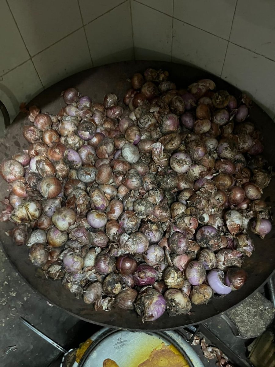 AIIMSRDA's tweet photo. While the stakeholders in hostel administration give more importance to tender contractors, residents are fighting for hygienic food in India's premier Institute of National Importance.
#RIPsystem
@DrJaswantJangra @fooddeptgoi @fssaiindia @mansukhmandviya @aiims_newdelhi https://t.co/B37bVyjuZx