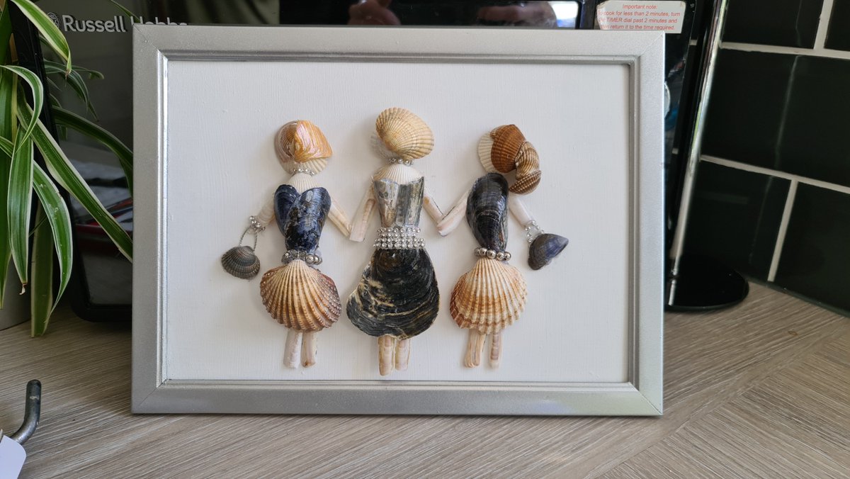 Wolfiedoodles's tweet photo. So apparently I also make custom shell pictures now so ... if anyone needs one you know where I amππ»ββοΈπ
#seashells #seashelldecor #seashellart #shellart #personalised #gift #friends #friendship #madewithlove #sisters #girlgifts #handmade #shellladies #seashellfolk #art #custommade https://t.co/jiCmYD7Xij