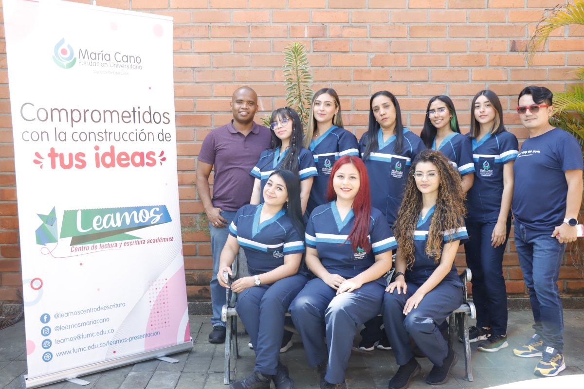 LeamosMariaCano's tweet photo. El equipo leamos te espera en este nuevo periodo académico. 🦊✨ https://t.co/lhpws4dHxA