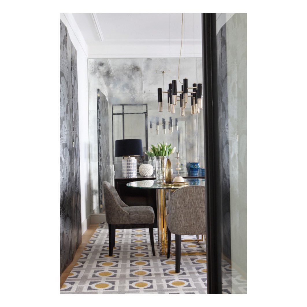 EricoNavazo's tweet photo. Comedor by @ericonavazo Foto de @palomapachecoturnes para @interioresmag , la alfombra es un diseño de @lorenzocastillofe para @therugcompany y el resto del mobiliario y elementos del estudio de @ericonavazo #ericonavazo #ericonavazoestudio #reformadrid https://t.co/gK2Jvz26YS