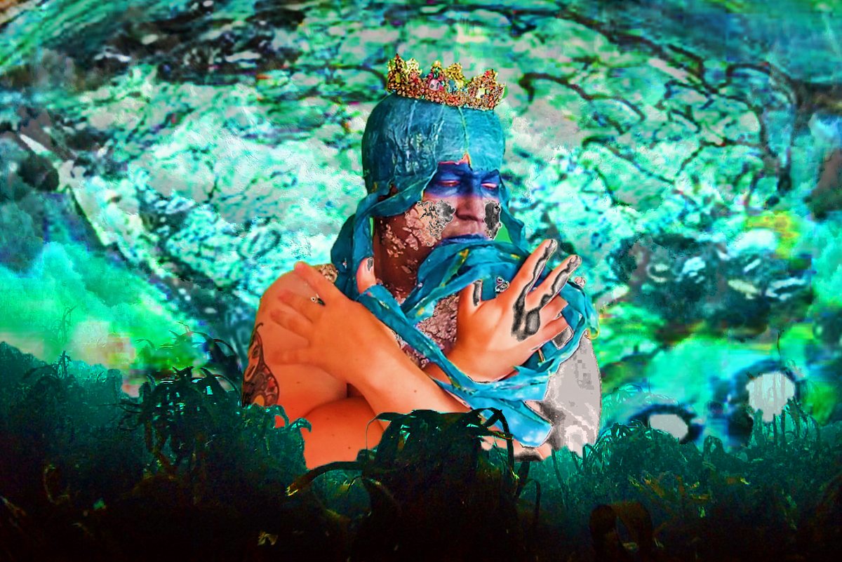JulieNAGWalsall's tweet photo. @AlexCBillingham will be performing live in all her washer-woman wonderfulness on @newartgallery Roof Terrace 11am-2pm this Saturday as part of our free events in celebration of @walsallpride our new #HereAndQueer exhibition & the close of the #TwentyTwentyCollection exhibition https://t.co/i1g99llBmx