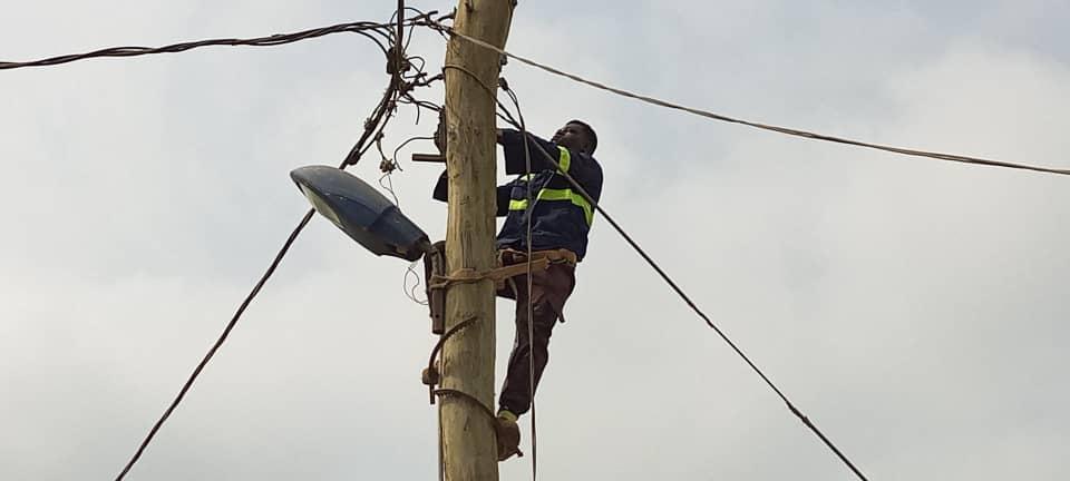 news_ghana's tweet photo. Electricity To Be Restored In Kroboland https://t.co/IEbSkTNIBS #News #ECG #Electricity #Kroboland #restore https://t.co/dAKyJerJ6V