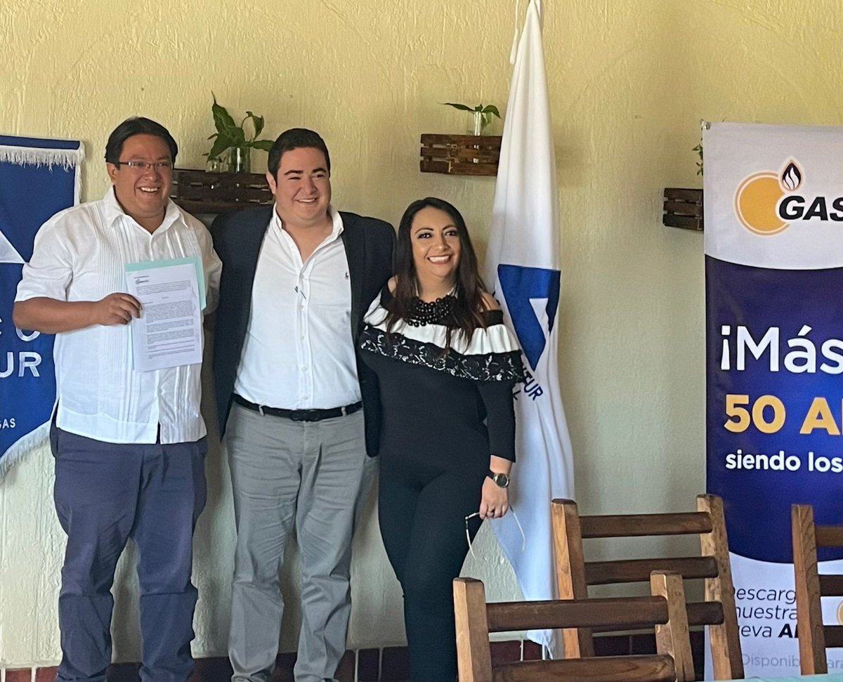 CANACO_SCLC's tweet photo. El día de hoy en un reconocido Hotel de la ciudad, se llevo a cabo la firma del convenio entre CANACO SERVYTUR SAN CRISTÓBAL DE LAS CASAS y @Atenciongascom.

Esta alianza traerá muchos beneficios para nuestros socios.

#Unete #DescargalaApp #Familiagascom https://t.co/r0aOlewjJm