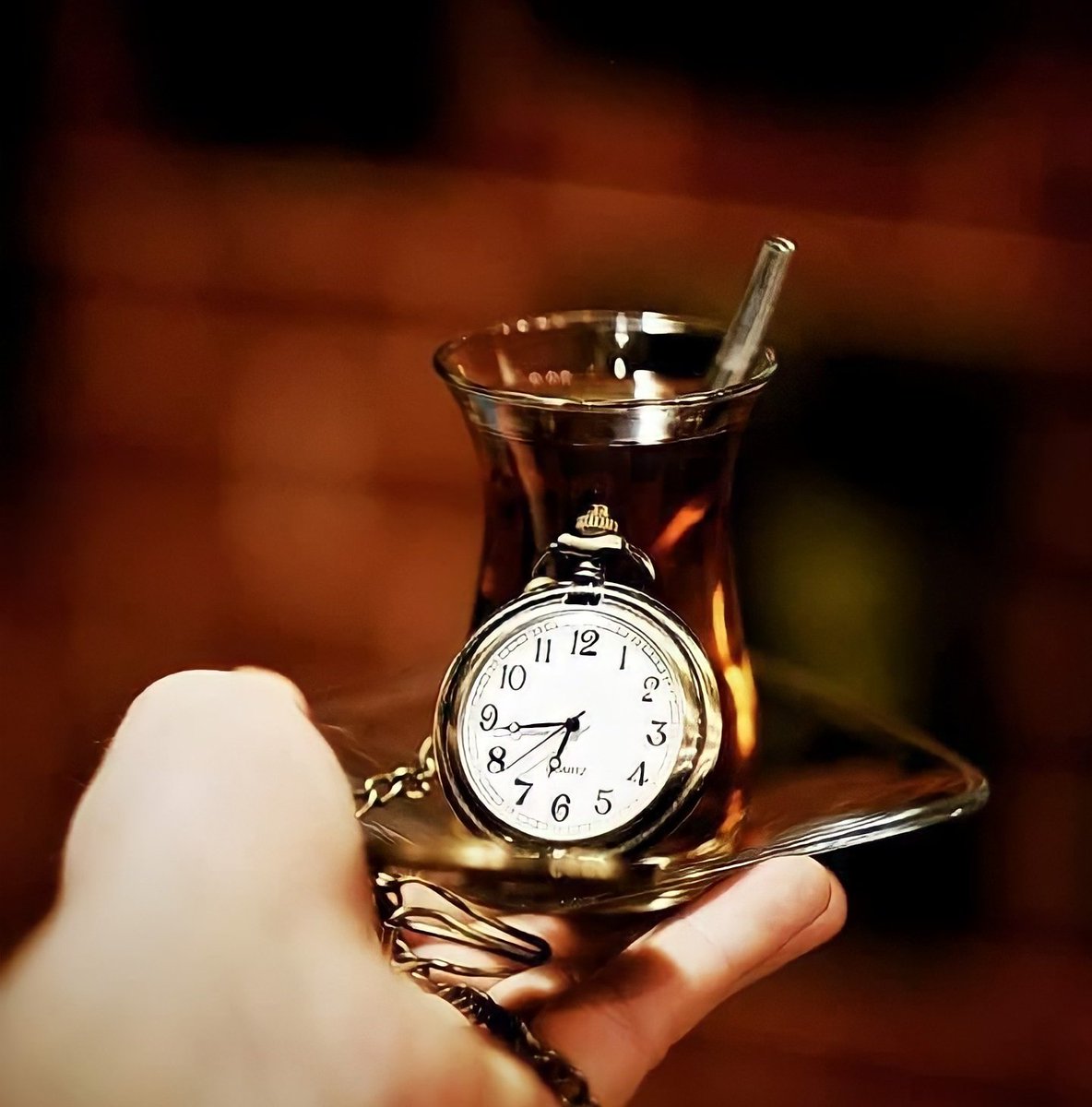 Ne zamandır bekliyorsun?
"Bilmem, ne önemi var ki zamanın.
Süreylemi beklenir?

Ya beklersin, ya beklemezsin."

Burası Dar-ı Dünya, nereye varsan varamadığın yerdesin..