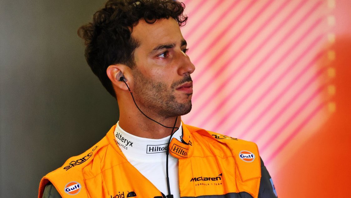 chacho_lml's tweet photo. McLaren deberá pagar el último año completo del contrato de Ricciardo para liberarlo sin ir a tribunales. De tal modo, el australiano ahora es libre de comprometerse con quien desee para 2023, y se allana el camino para que Piastri firme con McLaren. Falta lo que digan en Alpine. https://t.co/9RvdxwUQuT