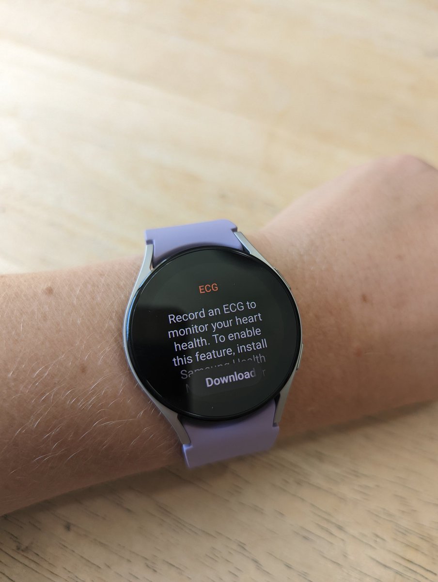 olunderizu's tweet photo. Whelp. The @SamsungSupport representative lied to me. All I wanted was an ECG monitor. Now I have $329.99 paperweight. 😠 https://t.co/TpjzZp6bPE