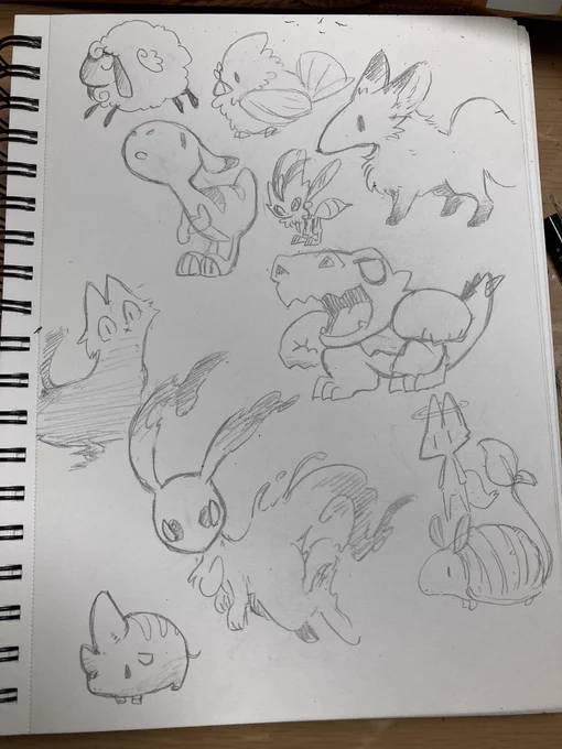 12.二次創作ばっかり。たまにモンスターとかミニキャラ描きたくなると思いつきで創作描いたりする 