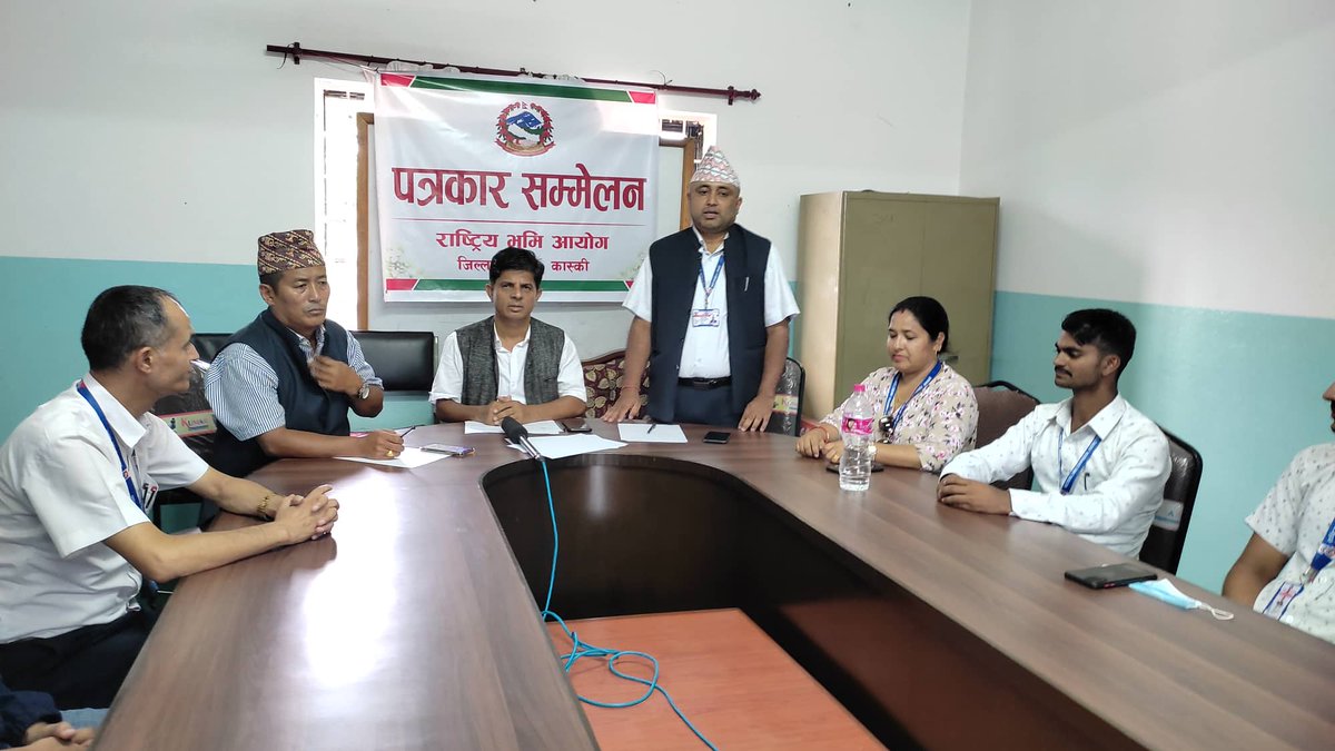 karobar_daily's tweet photo. कास्कीमा असोज १३ गतेदेखि लालपुर्जा वितरण गरिने
https://t.co/pjTkmKuhAr
@karobar_daily @ekarobar_daily #kaski #asoj #lalpurja #distribution https://t.co/OTzKRTmaU6
