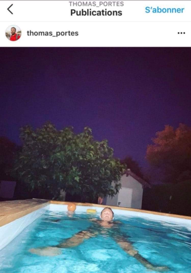 Ça,c’est le député  nupien Portes,qui prend son pied dans une piscine de riche......Et qui a précipitamment effacé son tweet.Donc,vous savez ce qu’il vous reste à faire