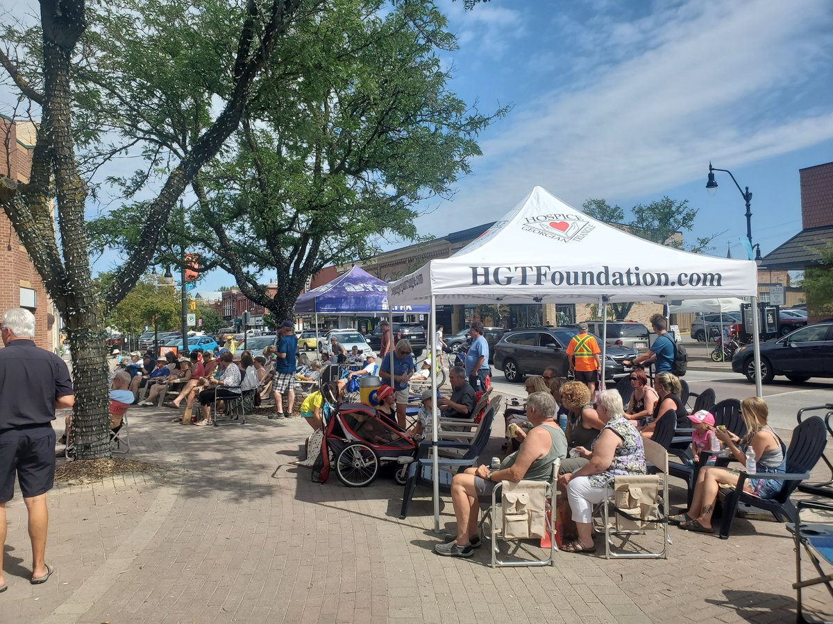 Local live lunch downtown Collingwood.  Lunch by Tesero and music by Derek McLean and John Eaton of The Strange Potatoes.  Love living in Collingwood!
