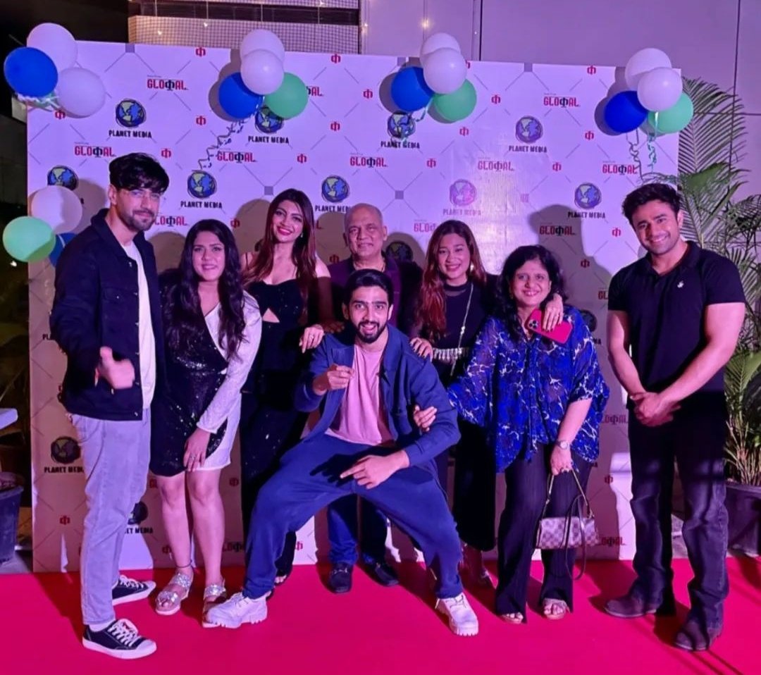 KViansWorld's tweet photo. From the PR event party bash of Nidhi Gupta. @karanvirsharma9 is with his celebrity manager and looking dapper. 

#KaranvirSharma #KaranvirSharma𓇼 https://t.co/uNvKcFtKUe