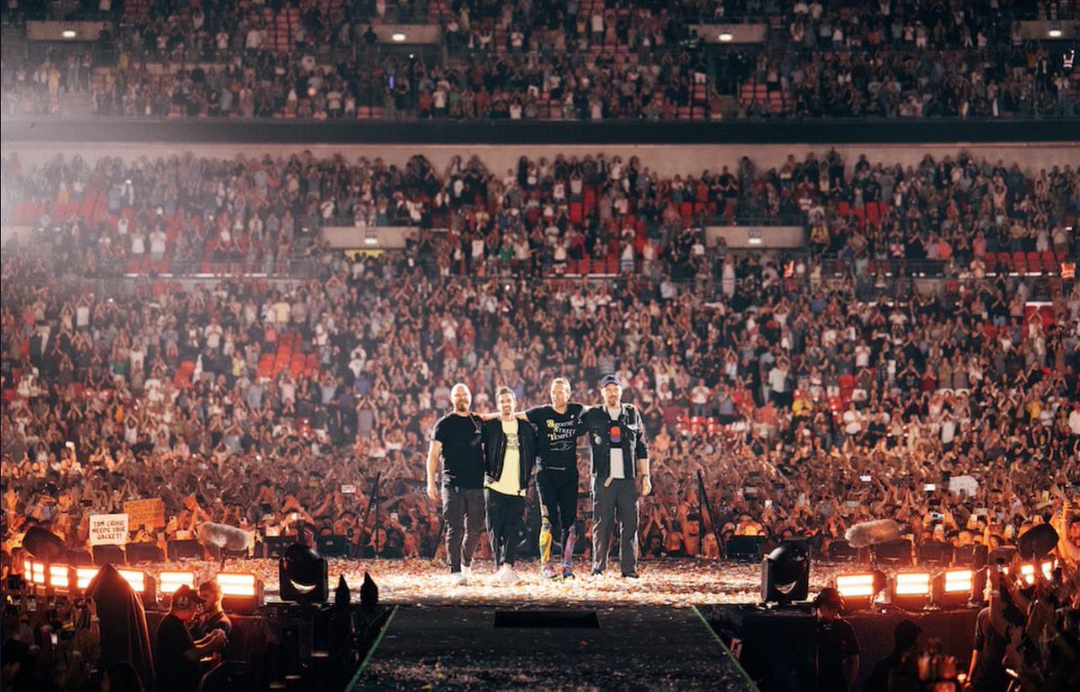 coldplayspain's tweet photo. Coldplay hace historia siendo el primer grupo en la historia de España en hacer 3 conciertos seguidos en el Estadio Olímpico de Barcelona dentro de la misma gira ✨ 

#MusicOfTheSpheresWorldTour #MOTSWT #ColdplayBarcelona 

Via: @cponcharts https://t.co/ruqfPOExN9