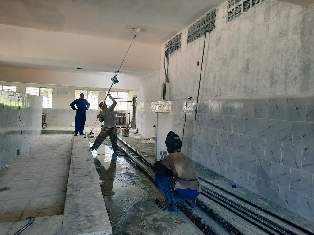 osanamoleriop's tweet photo. Con la presencia del Gobierno Provincial, se chequean hoy las obras de mantenimiento integral en la Cocina Central y el Acueducto de la #UCLVnuestra.
Viejas demandas y sueños que hoy se concretan rumbo al Aniversario 70 de @UCLVCU https://t.co/WQ1vDgMeAD