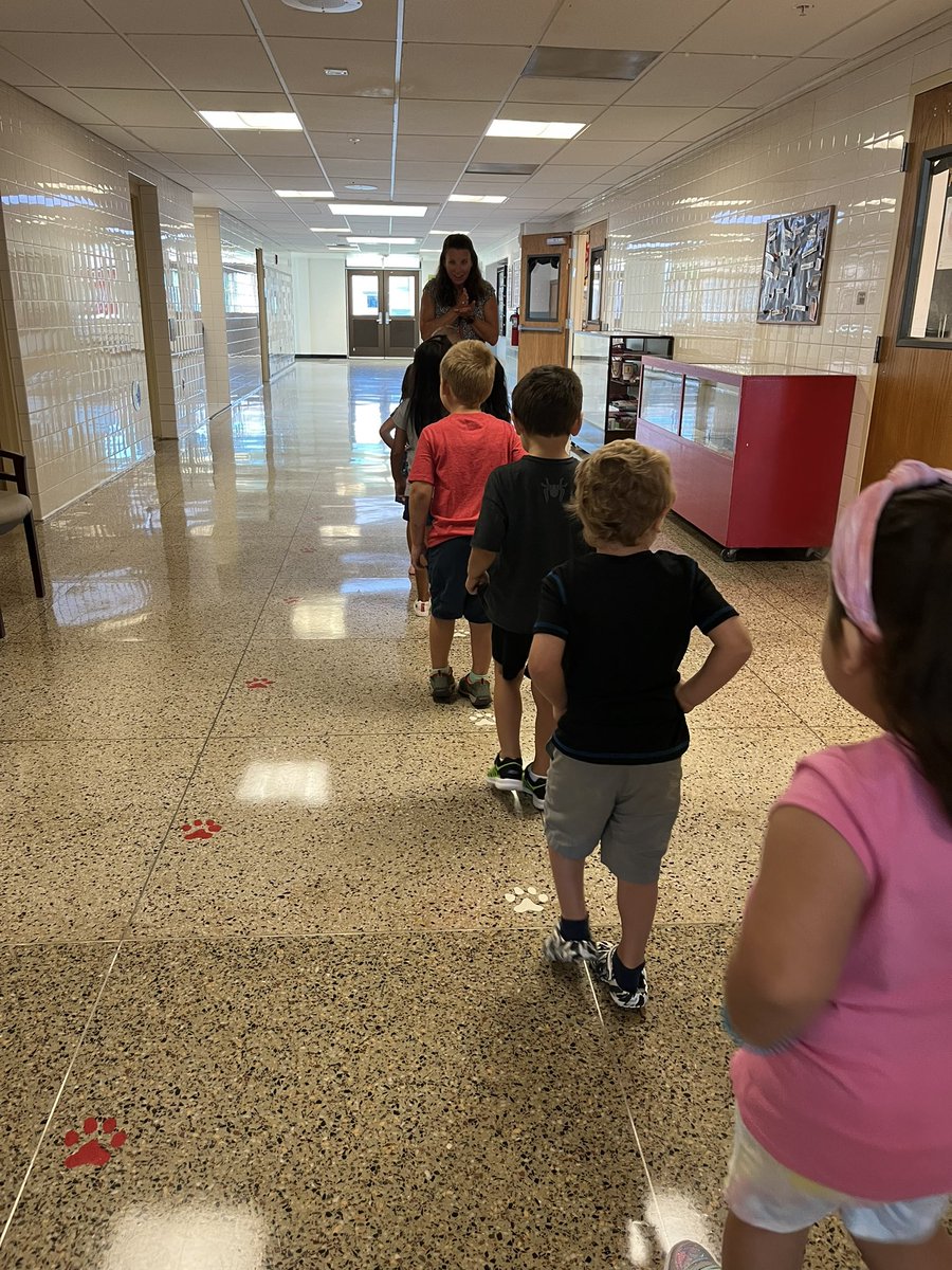 PrincipalRfcps's tweet photo. Our littlest lions are practicing hallway routines and how to find their way around the Manor. Way to go Mrs. Scherhaufer’s pre-k learners! @CMESLions https://t.co/0GRrQ3w2Ma