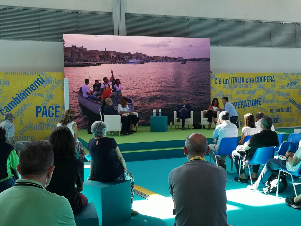 CIHEAMBari's tweet photo. #1italiachecoopera @MeetingRimini
Connessione tra aree urbane e le loro periferie rurali: firmato accordo per progetto #BESTTAG tra @comuneditaranto e cittร di #Gabes ๐น๐ณ
Uno scambio win-win in grado di stimolare crescita socio-economica e #sicurezzaalimentare nel #Mediterraneo https://t.co/CtCl2s8Dbb