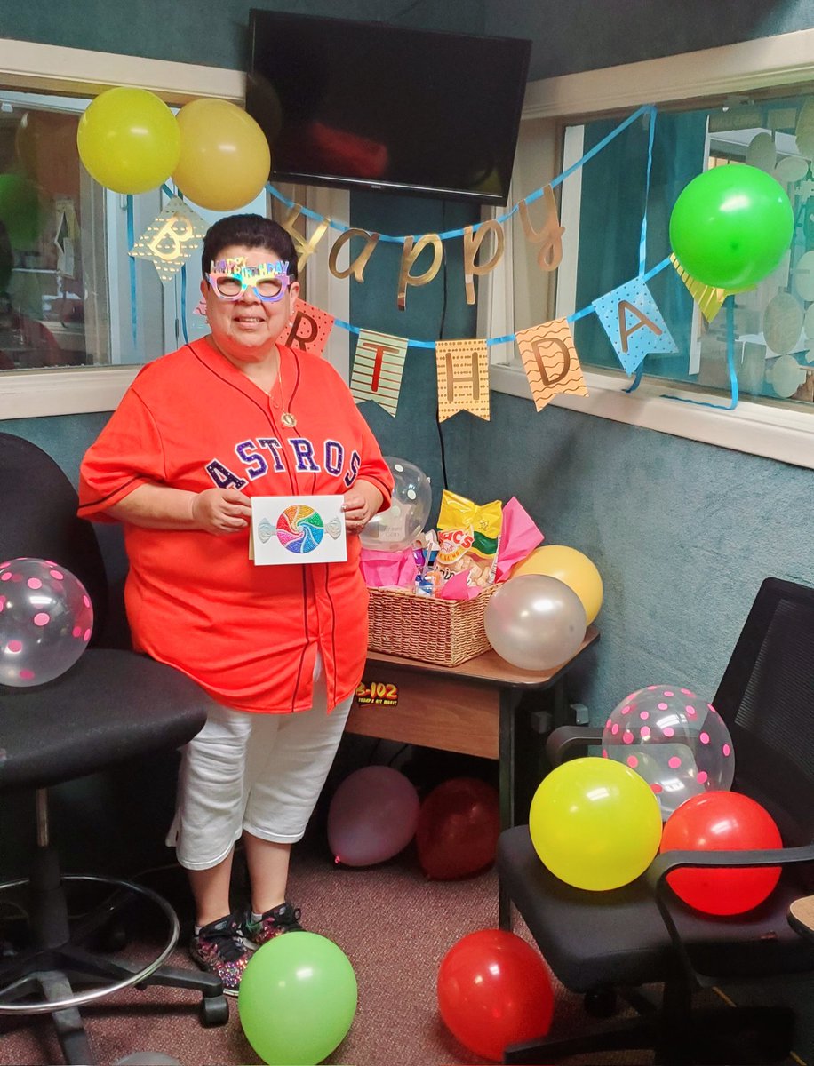 Feliz Cumpleaños a nuestra querida
Dulce Carolina!🎉 
Que Dios le conseda muchos años má para poder escucharla al aire!🥳🎙🎶

#1radioalegria1240am
