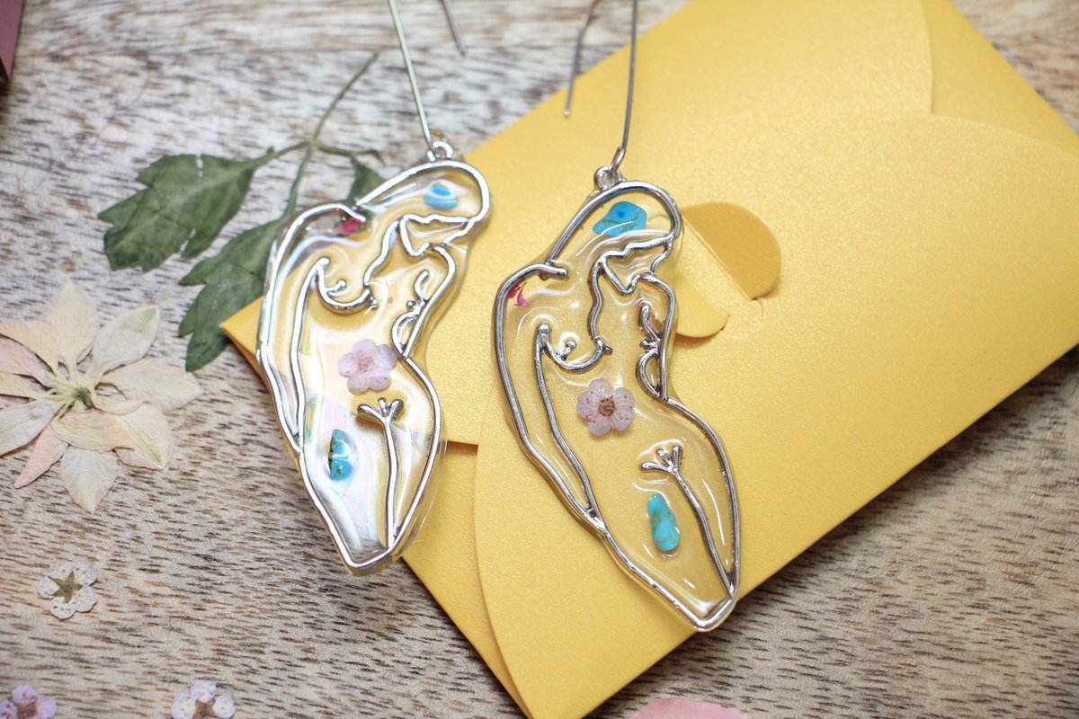ATQuirky4U's tweet photo. Thanks for the kind words! ★★★★★ "Great product, bought as a gift" Josie R. https://t.co/th9tSoW12t #etsy #FEMINISTGIFT #women #silver #earlobe #purple #blue #hypoallergenic #uniquehandmade #botanicalresin https://t.co/QPXtAf9ZHo