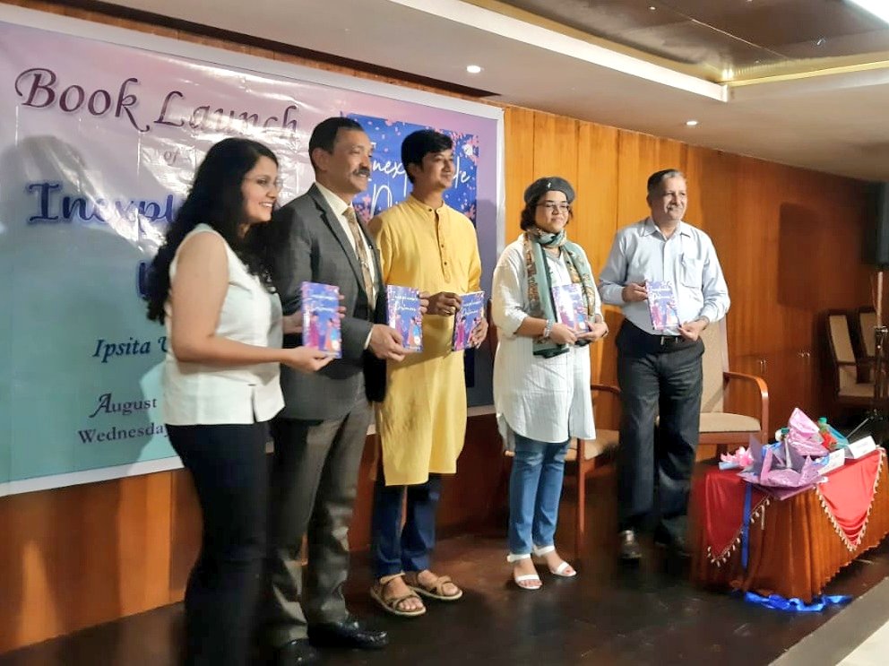 sambit_dash's tweet photo. Many congratulations to @Ipsita_Life for the maiden book launch of Inexplicable Distances! A stupendous work. And truly humbled and honoured to have been invited as Chief Guest for this event. #InexplicableDistances https://t.co/8p0pb4k4CC