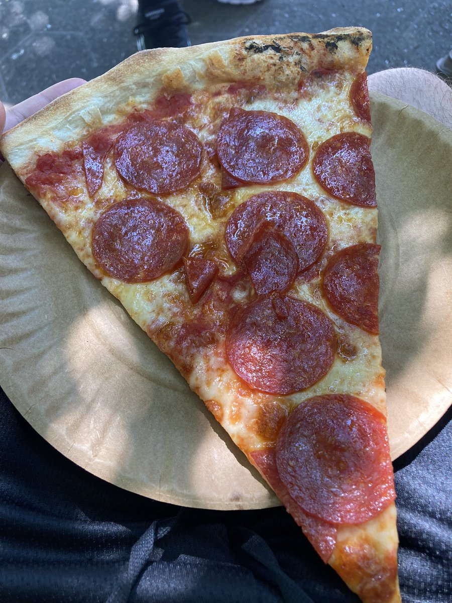 EARTH_1610_616's tweet photo. I went to the legendary place. Their pizzas are amazing https://t.co/LYzVSrYQOy